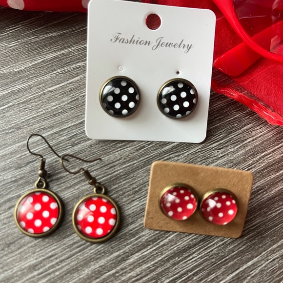 Accessories - Picture 2 of 3